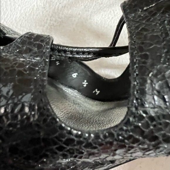 Stuart Weitzman Black Patent Leather Excite Pointy Toe Lace Up Pumps 6.5 M. - Picture 10 of 11